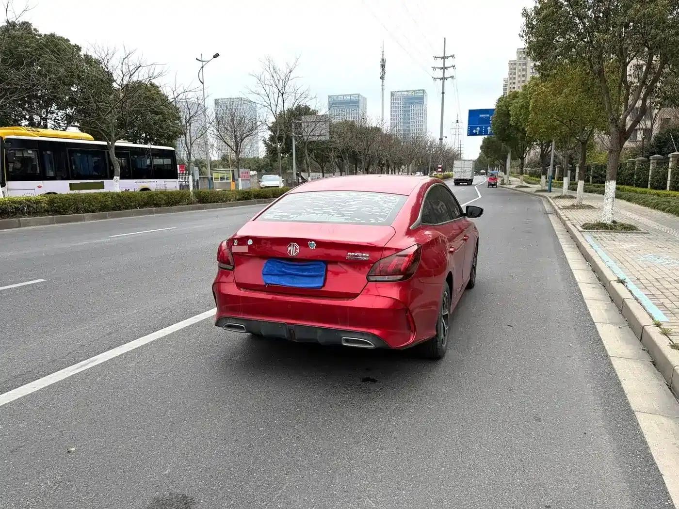 MG5 2022 180DVVT CVT Youth Luxury Edition — миниатюра 3