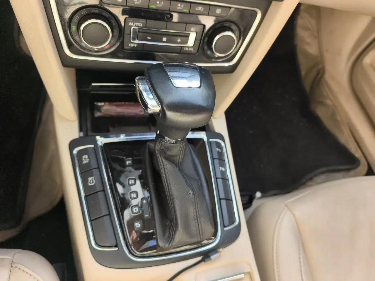 Skoda Superb 2012 1.8TSI Automatic Prestige Edition — миниатюра 15