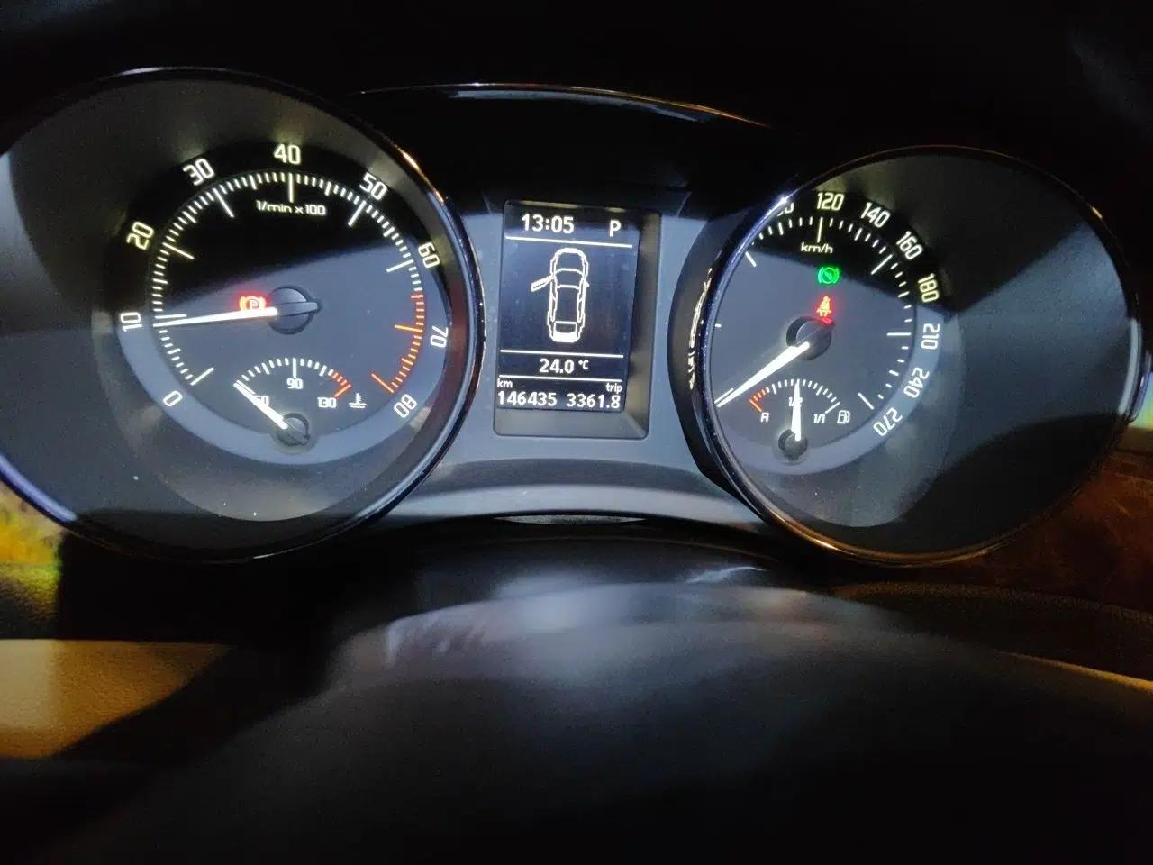 Skoda Superb 2012 1.8TSI Automatic Elegant Edition — миниатюра 13