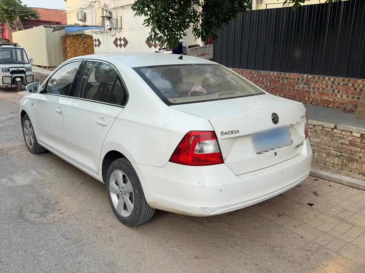 Skoda Rapid 2016 1.4L Manual Trend Edition — миниатюра 6