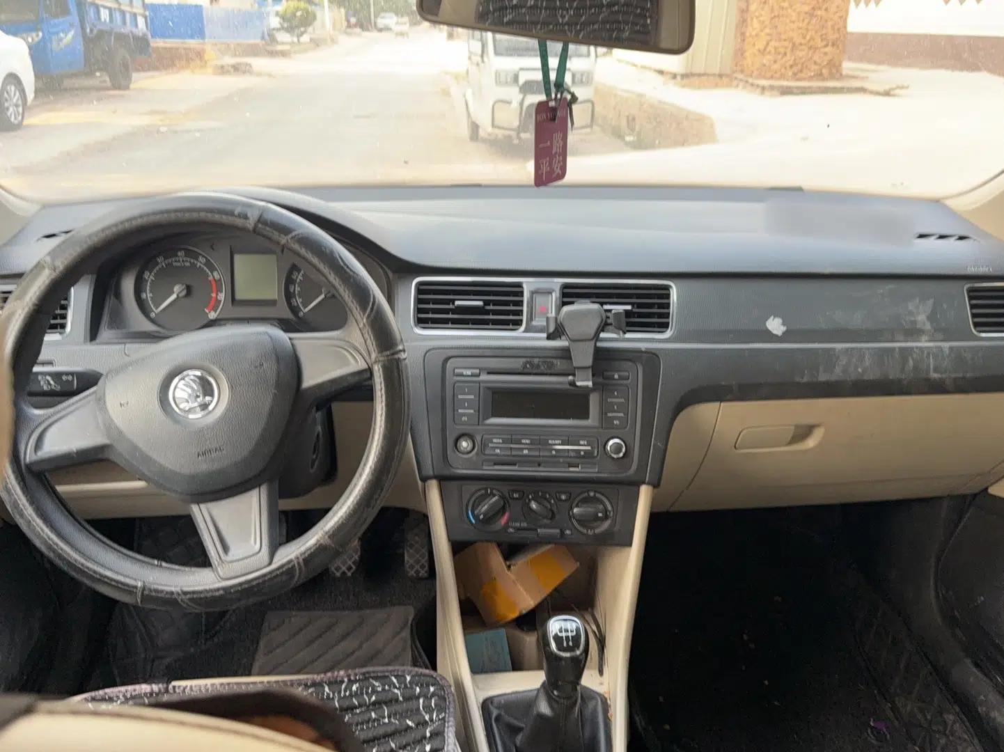 Skoda Rapid 2016 1.4L Manual Trend Edition — миниатюра 8