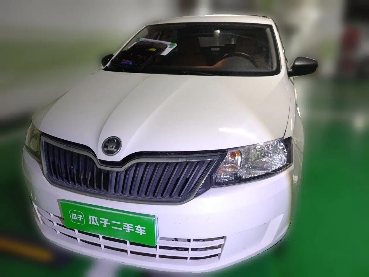 Skoda Rapid 2013 1.6L Manual Enjoyment Model — миниатюра 2