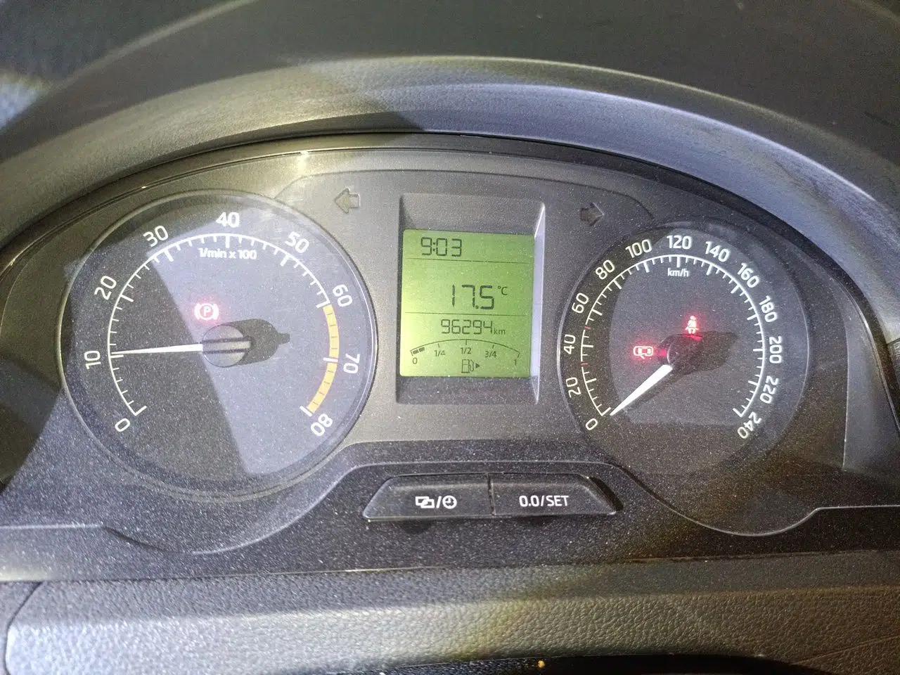 Skoda Rapid 2013 1.6L Manual Enjoyment Model — миниатюра 13