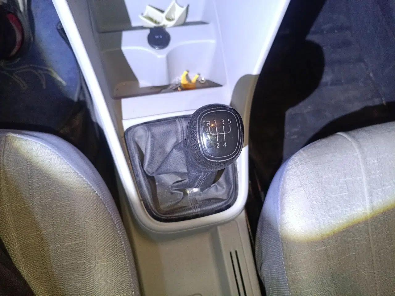 Skoda Rapid 2013 1.6L Manual Enjoyment Model — миниатюра 15