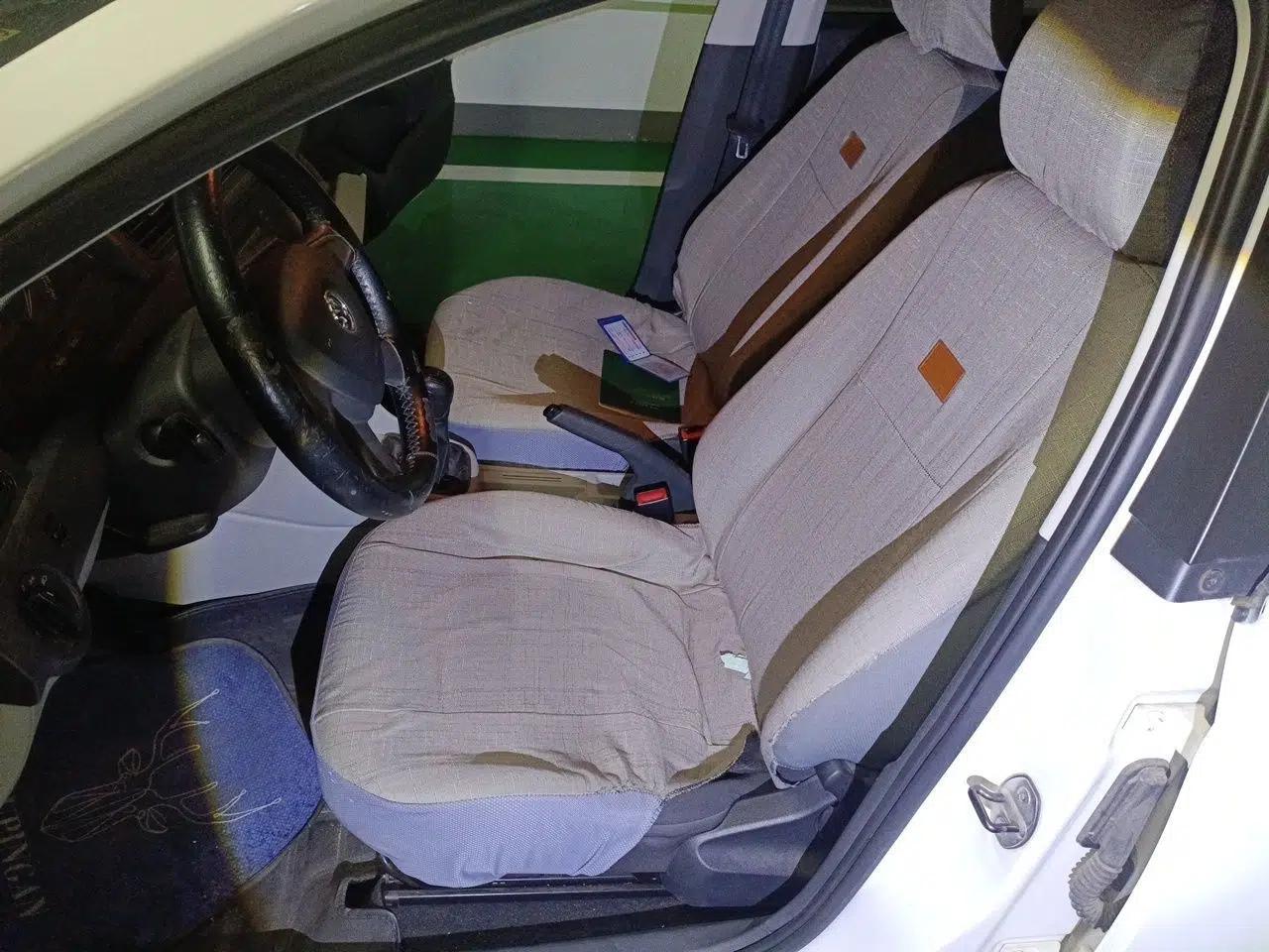 Skoda Rapid 2013 1.6L Manual Enjoyment Model — миниатюра 16