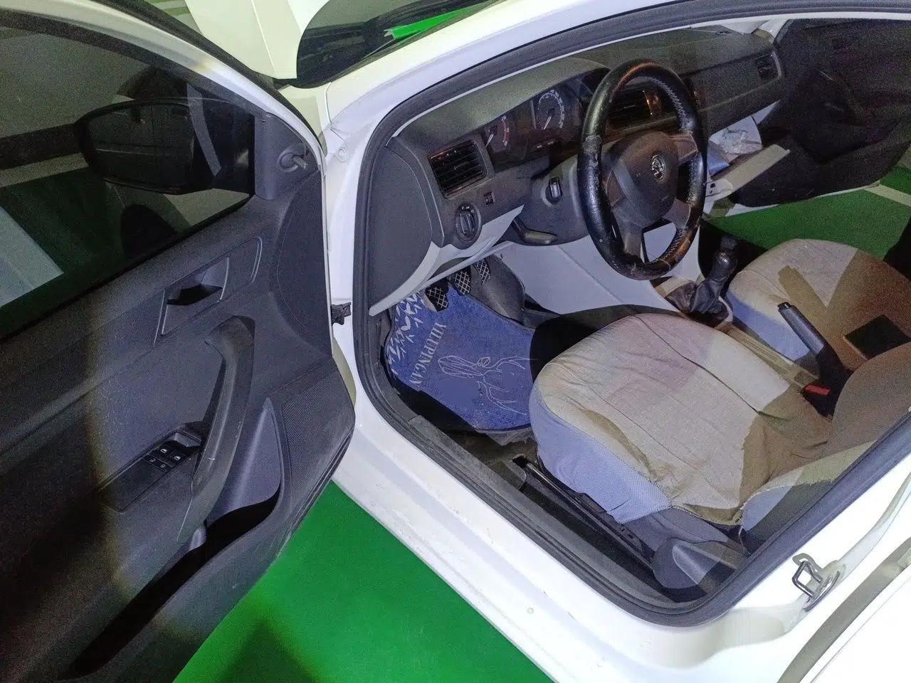 Skoda Rapid 2013 1.6L Manual Enjoyment Model — миниатюра 17