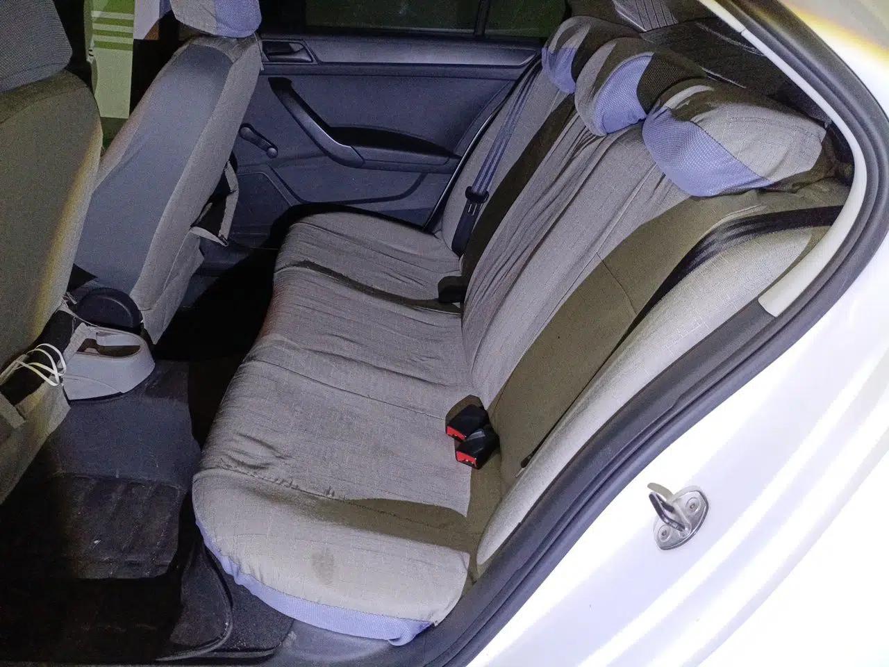 Skoda Rapid 2013 1.6L Manual Enjoyment Model — миниатюра 18