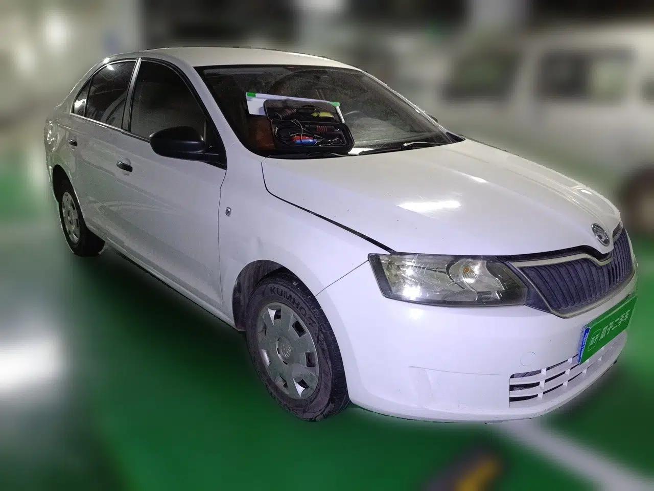 Skoda Rapid 2013 1.6L Manual Enjoyment Model — миниатюра 3