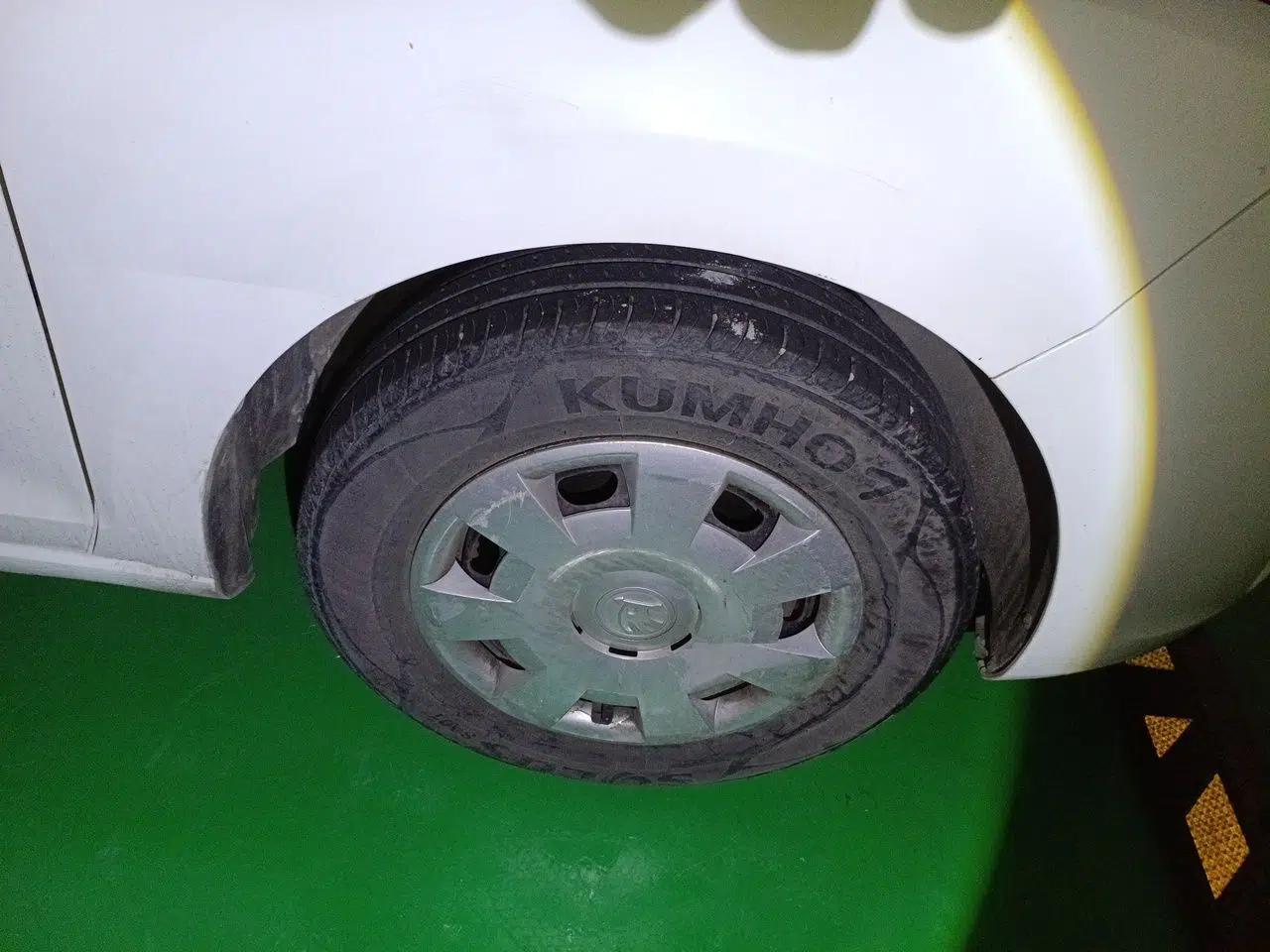 Skoda Rapid 2013 1.6L Manual Enjoyment Model — миниатюра 8