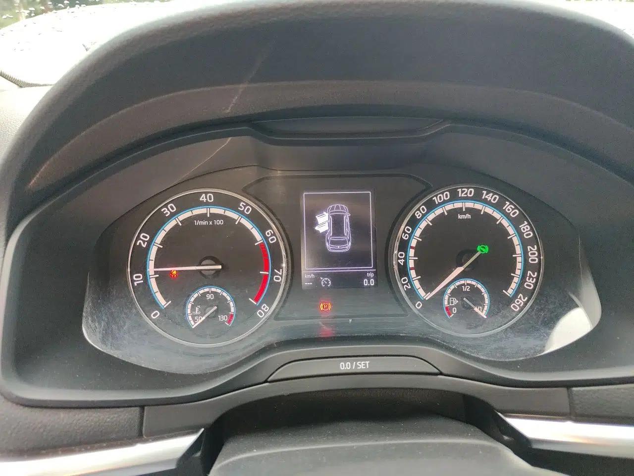 Skoda Karoq 2019 TSI280 SmartDrive Luxury Edition China V Standard — миниатюра 12