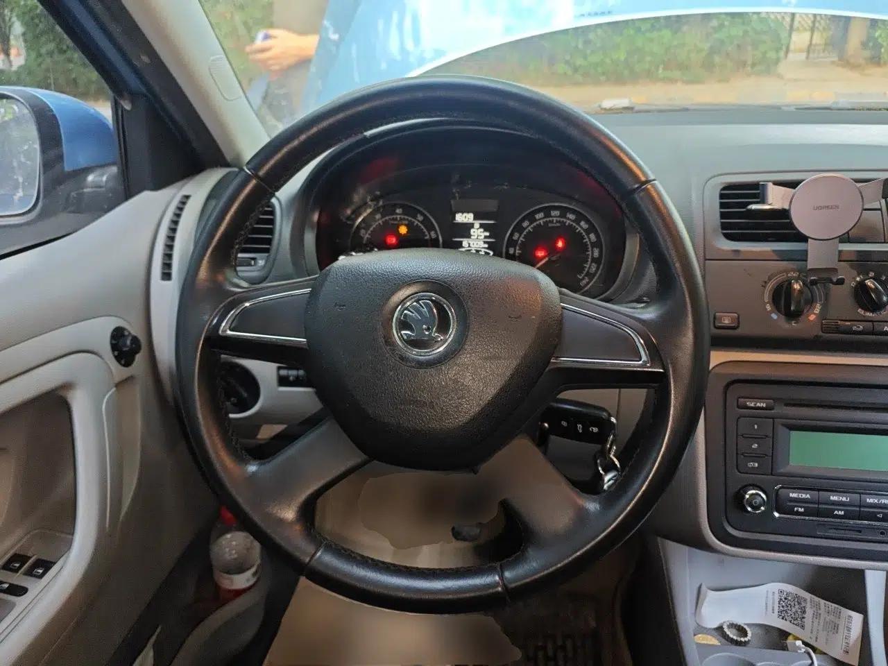 Skoda Fabia 2014 1.4L Manual Jingling Edition — миниатюра 11