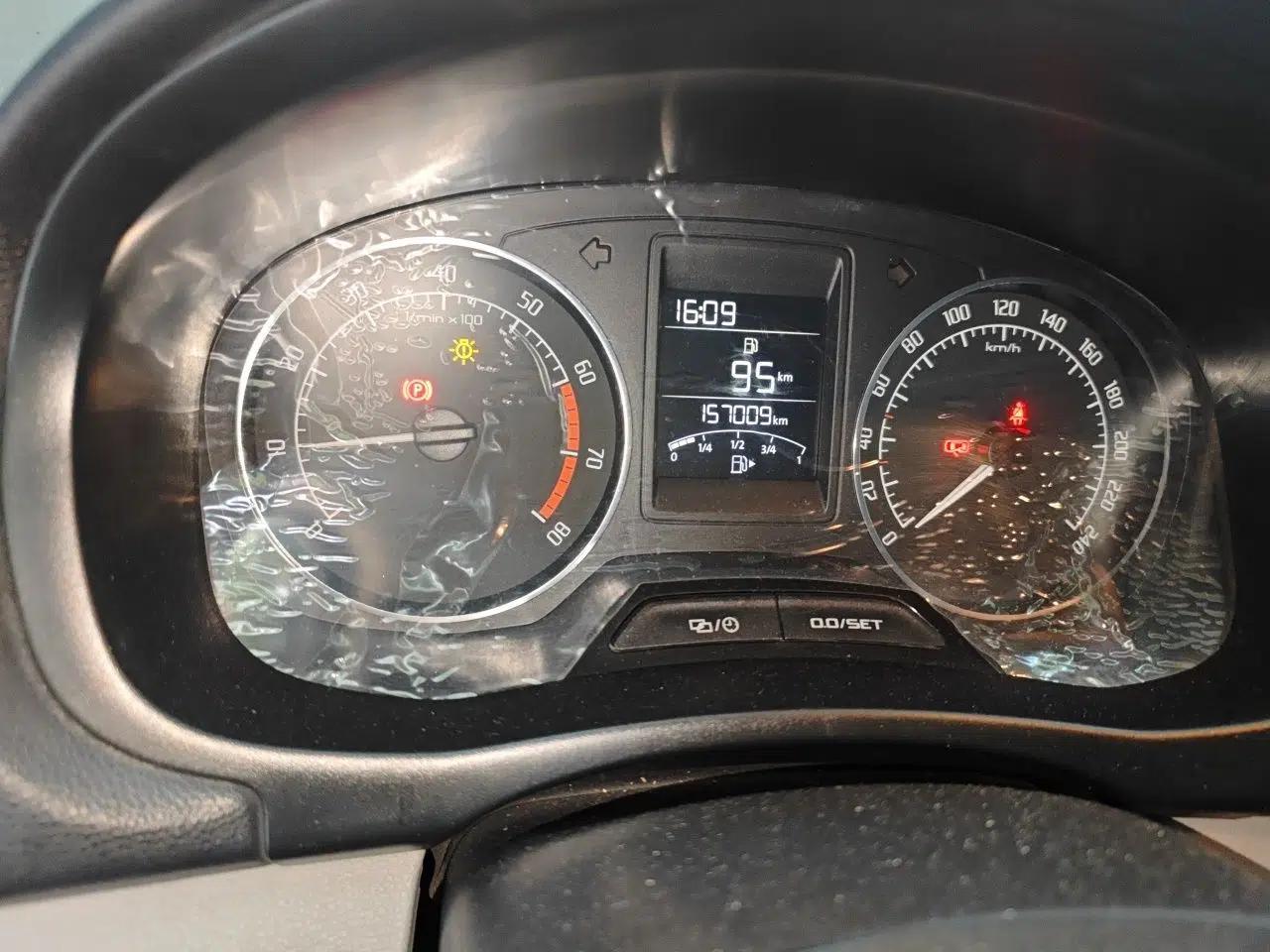 Skoda Fabia 2014 1.4L Manual Jingling Edition — миниатюра 13