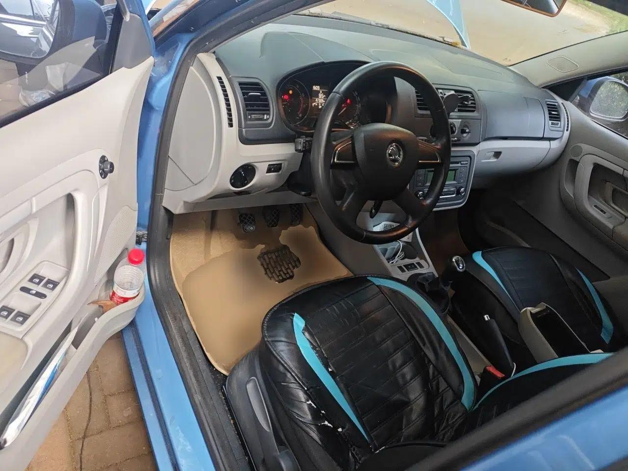 Skoda Fabia 2014 1.4L Manual Jingling Edition — миниатюра 17