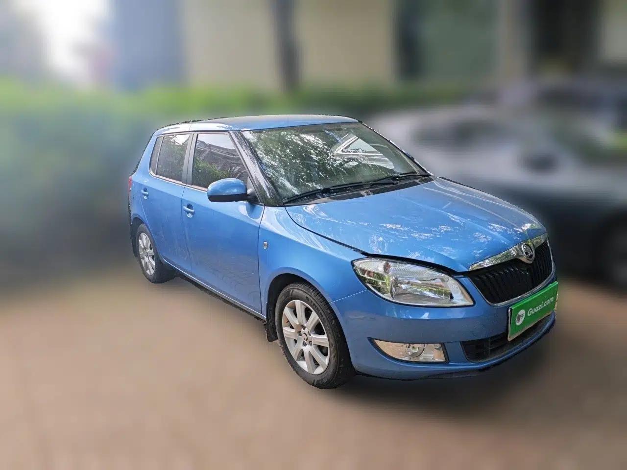 Skoda Fabia 2014 1.4L Manual Jingling Edition — миниатюра 3