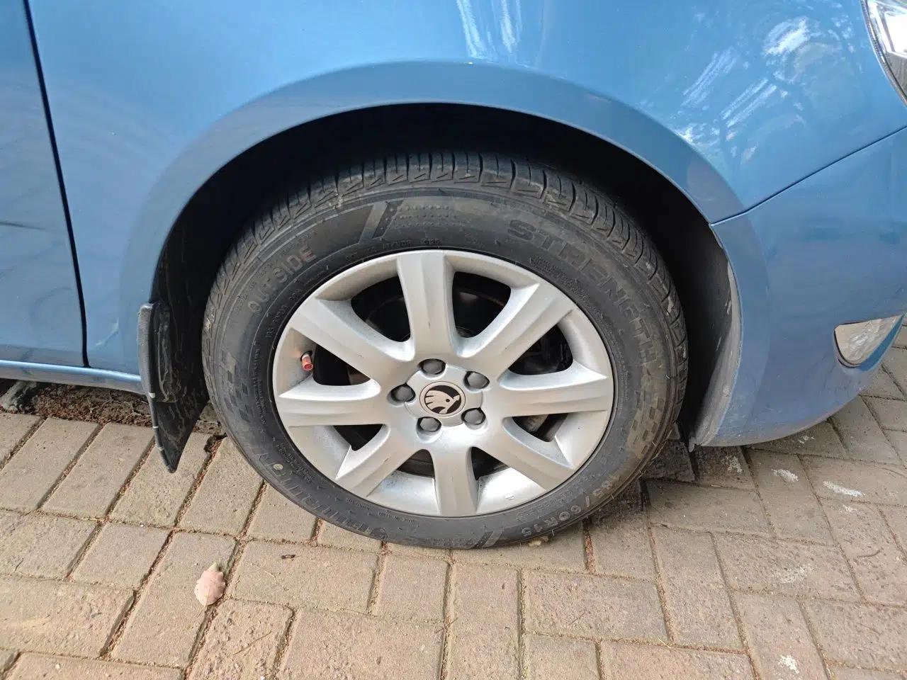 Skoda Fabia 2014 1.4L Manual Jingling Edition — миниатюра 8