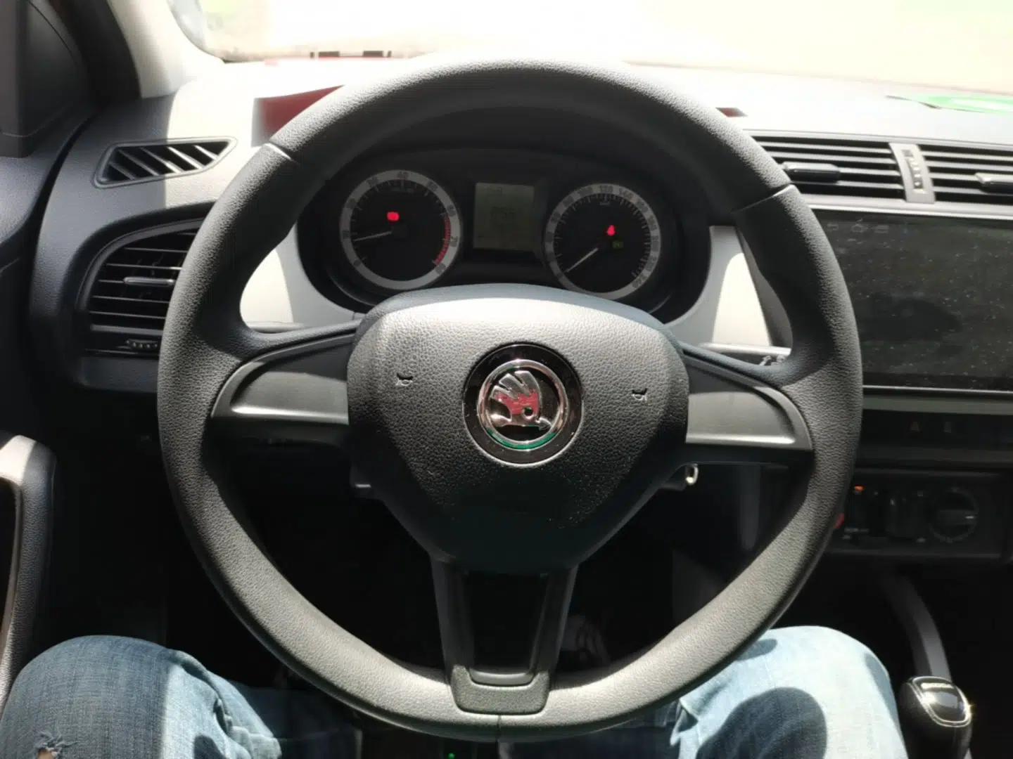 Skoda Fabia 2017 1.4L Automatic Car Enjoy Edition — миниатюра 14