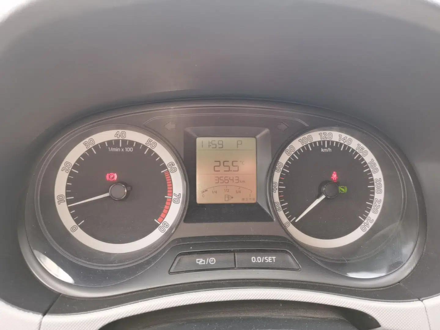 Skoda Fabia 2017 1.4L Automatic Car Enjoy Edition — миниатюра 15
