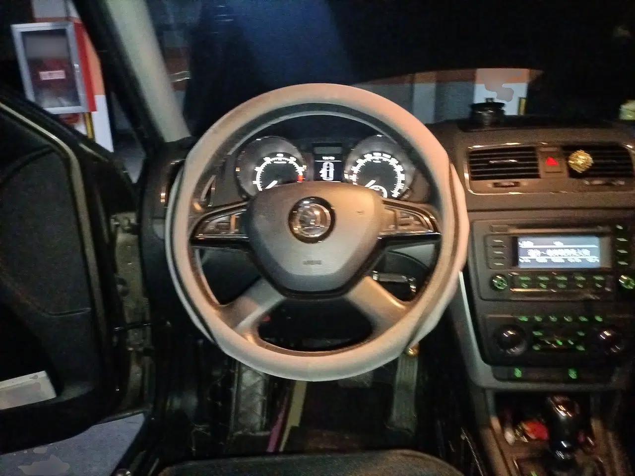 Skoda Yeti 2014 1.4 TSI DSG Polar Edition — миниатюра 11