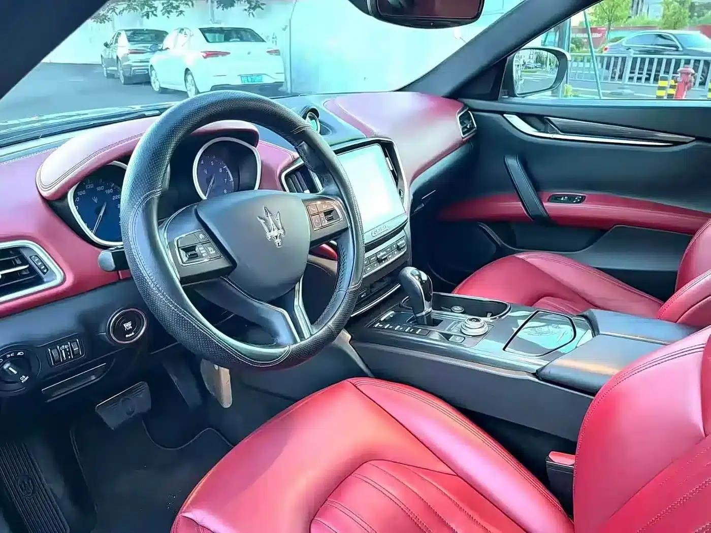 2017 Ghibli 3.0T Standard Edition — миниатюра 13