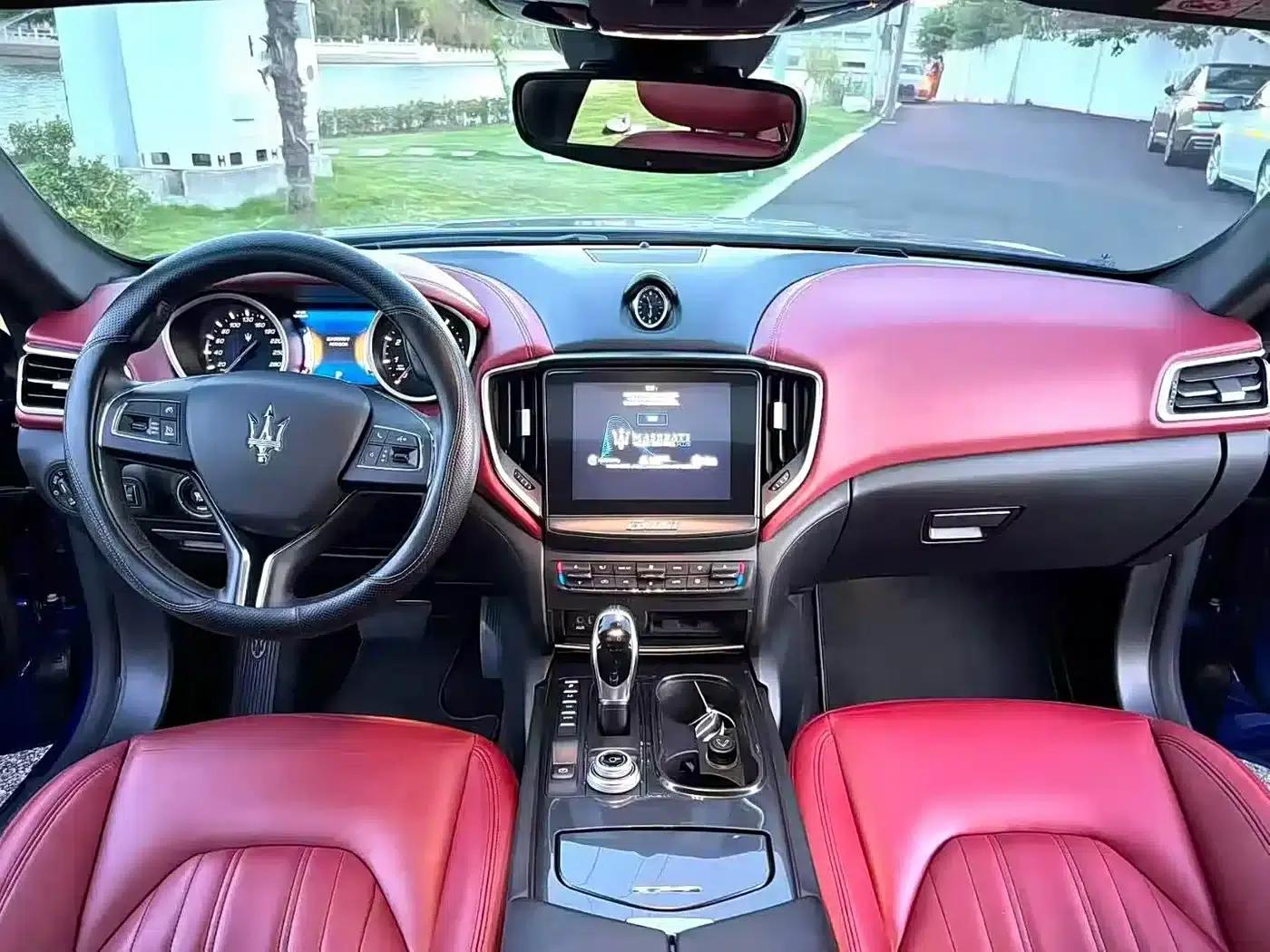 2017 Ghibli 3.0T Standard Edition — миниатюра 14