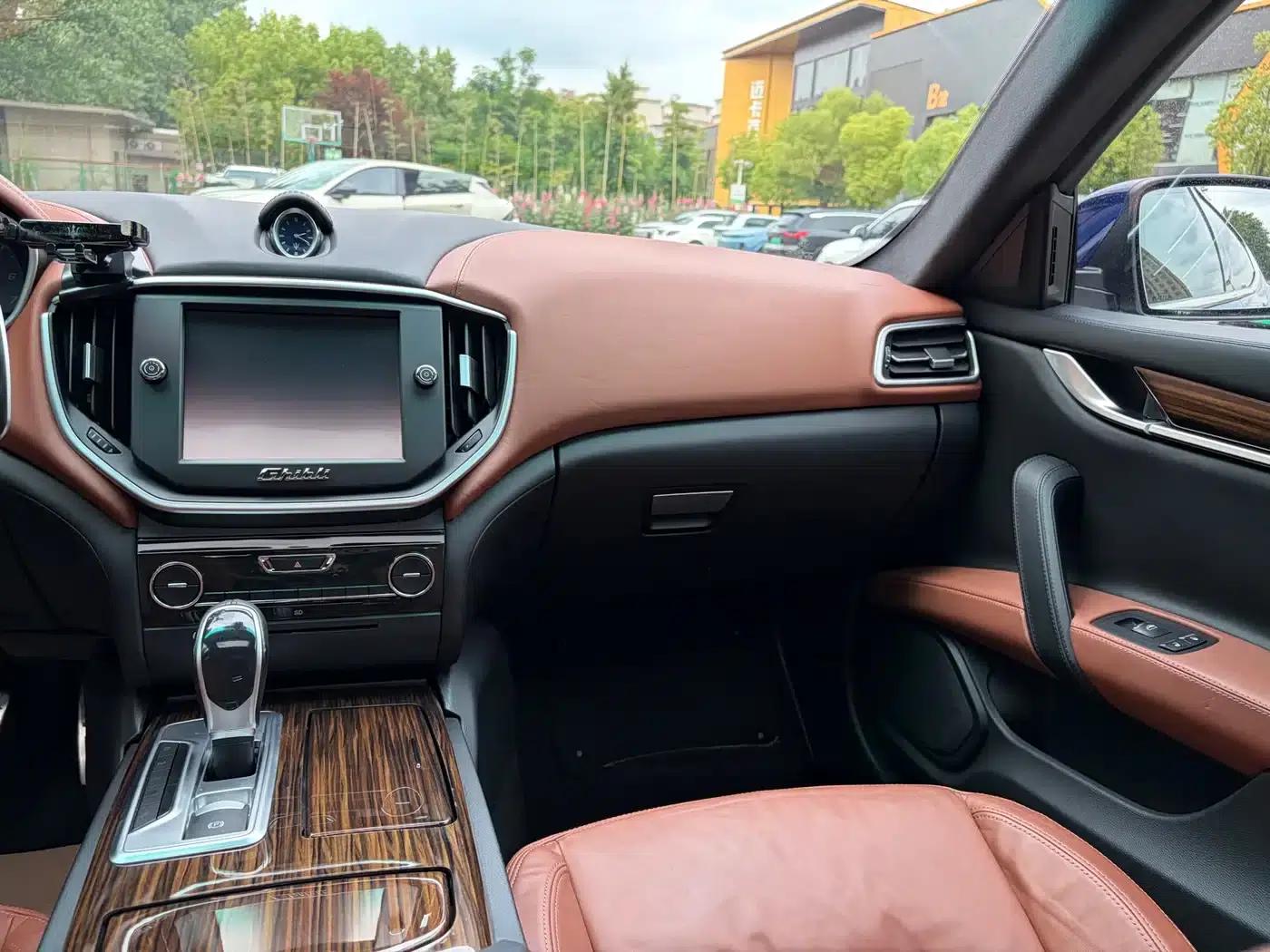 2014 Ghibli 3.0T Standard Edition — миниатюра 11