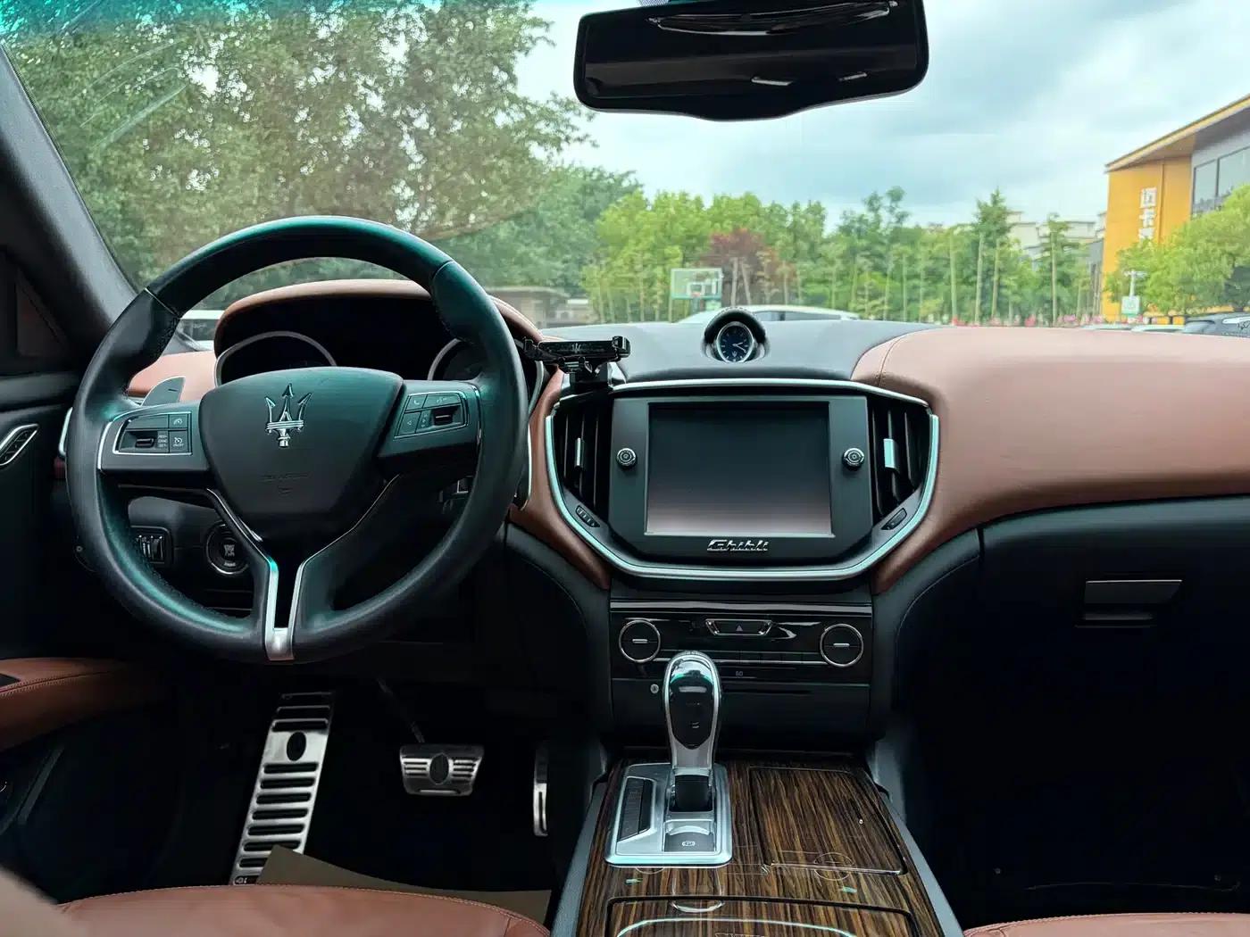 2014 Ghibli 3.0T Standard Edition — миниатюра 12