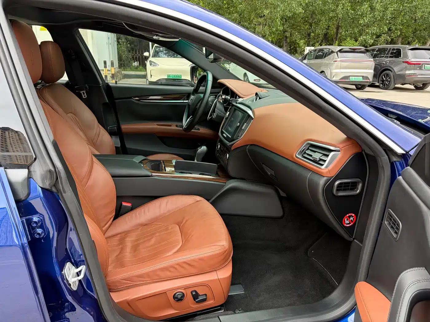 2014 Ghibli 3.0T Standard Edition — миниатюра 13