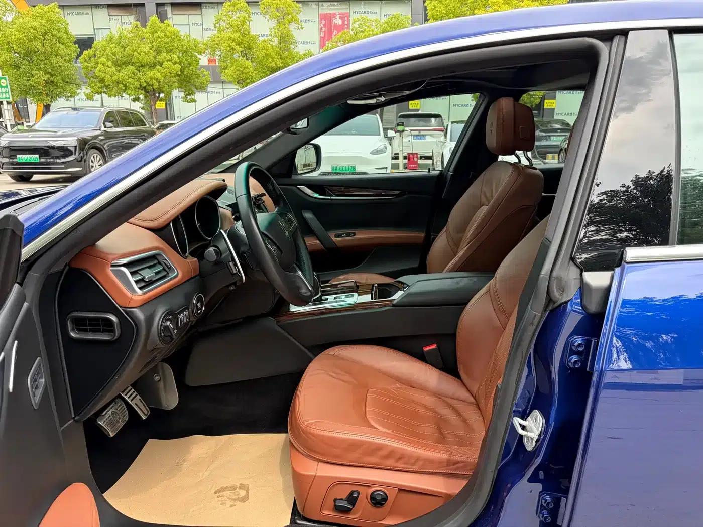 2014 Ghibli 3.0T Standard Edition — миниатюра 6
