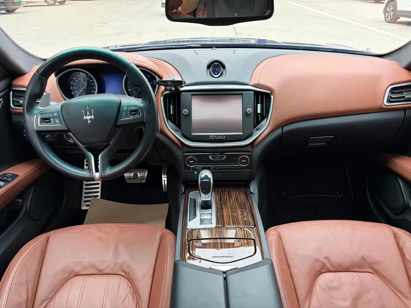 2014 Ghibli 3.0T Standard Edition — миниатюра 8