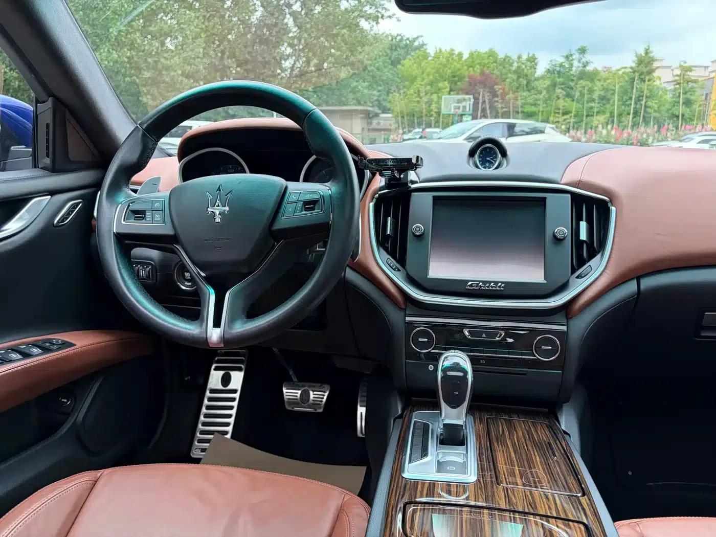 2014 Ghibli 3.0T Standard Edition — миниатюра 10