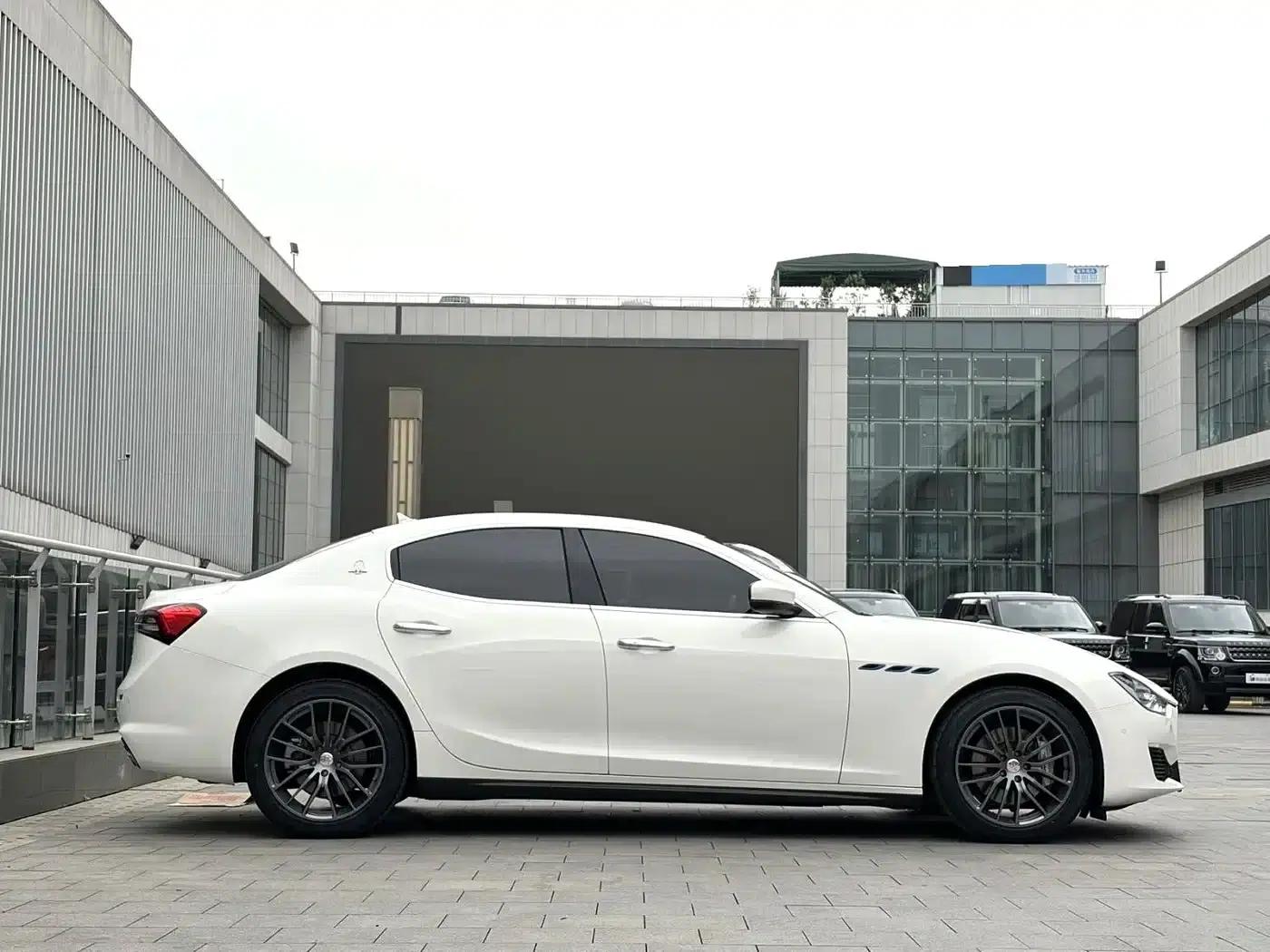 2021 Ghibli 2.0T Edge Edition — миниатюра 4