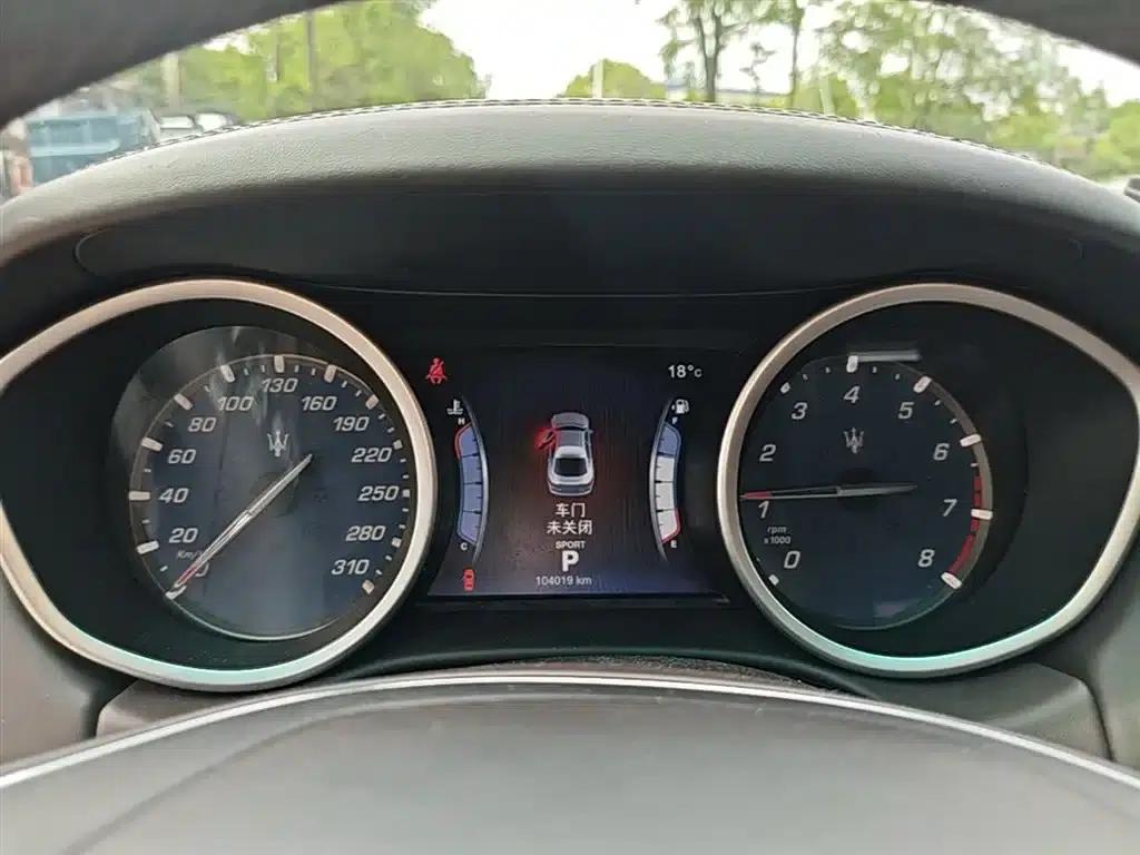 2014 Ghibli 3.0T Standard Edition — миниатюра 12