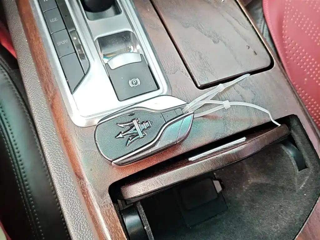 2014 Ghibli 3.0T Standard Edition — миниатюра 9