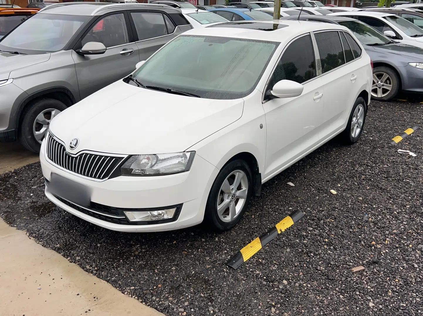 Skoda Rapid Spaceback 2014 1.6L Automatic Enjoyment Edition — миниатюра 4
