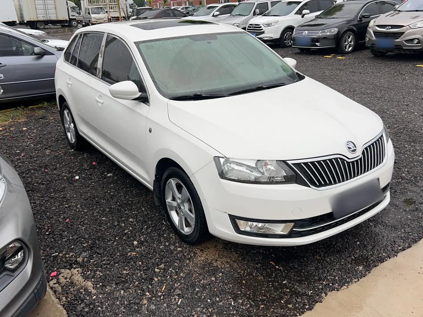 Skoda Rapid Spaceback 2014 1.6L Automatic Enjoyment Edition — миниатюра 5