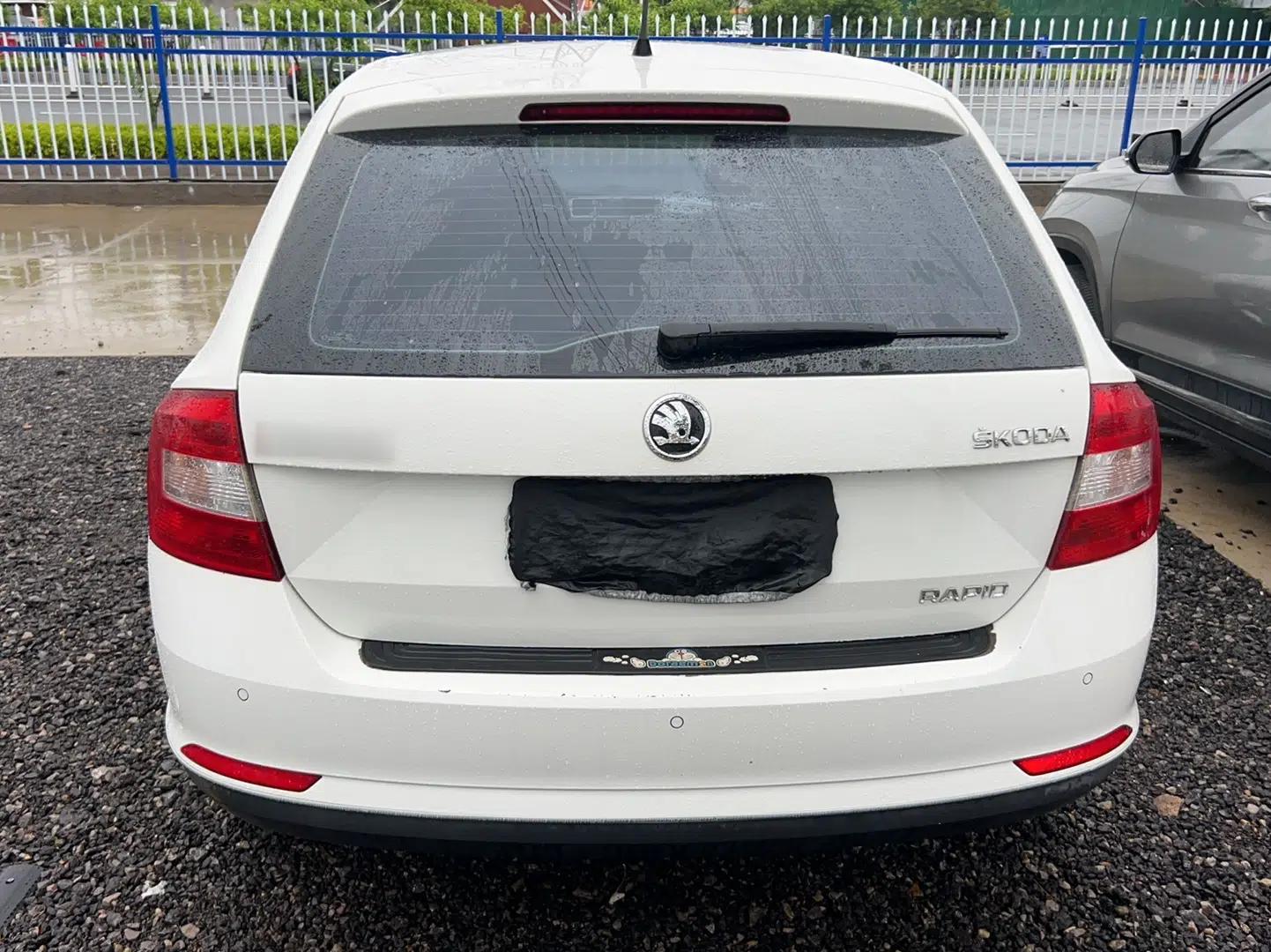 Skoda Rapid Spaceback 2014 1.6L Automatic Enjoyment Edition — миниатюра 6