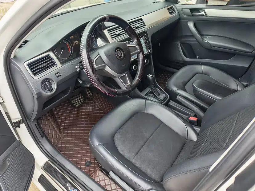 Skoda Rapid Spaceback 2014 1.6L Automatic Enjoyment Edition — миниатюра 9