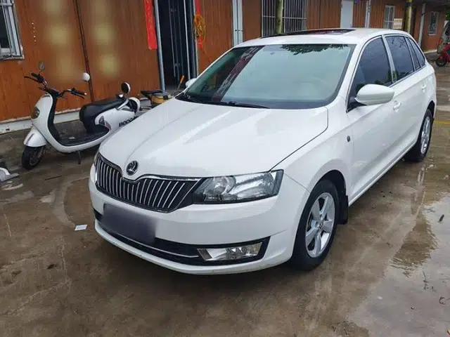 Skoda Rapid Spaceback 2014 1.6L Automatic Enjoyment Edition