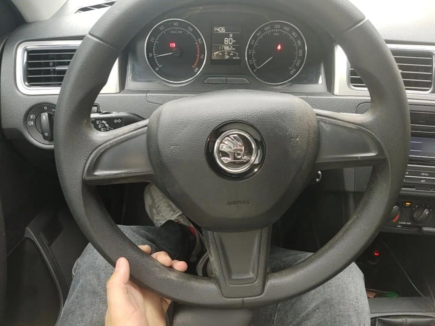 Skoda Rapid Spaceback 2016 1.6L Manual Trend Edition — миниатюра 13