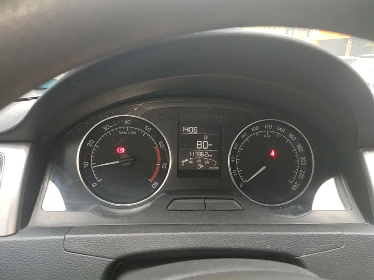 Skoda Rapid Spaceback 2016 1.6L Manual Trend Edition — миниатюра 14