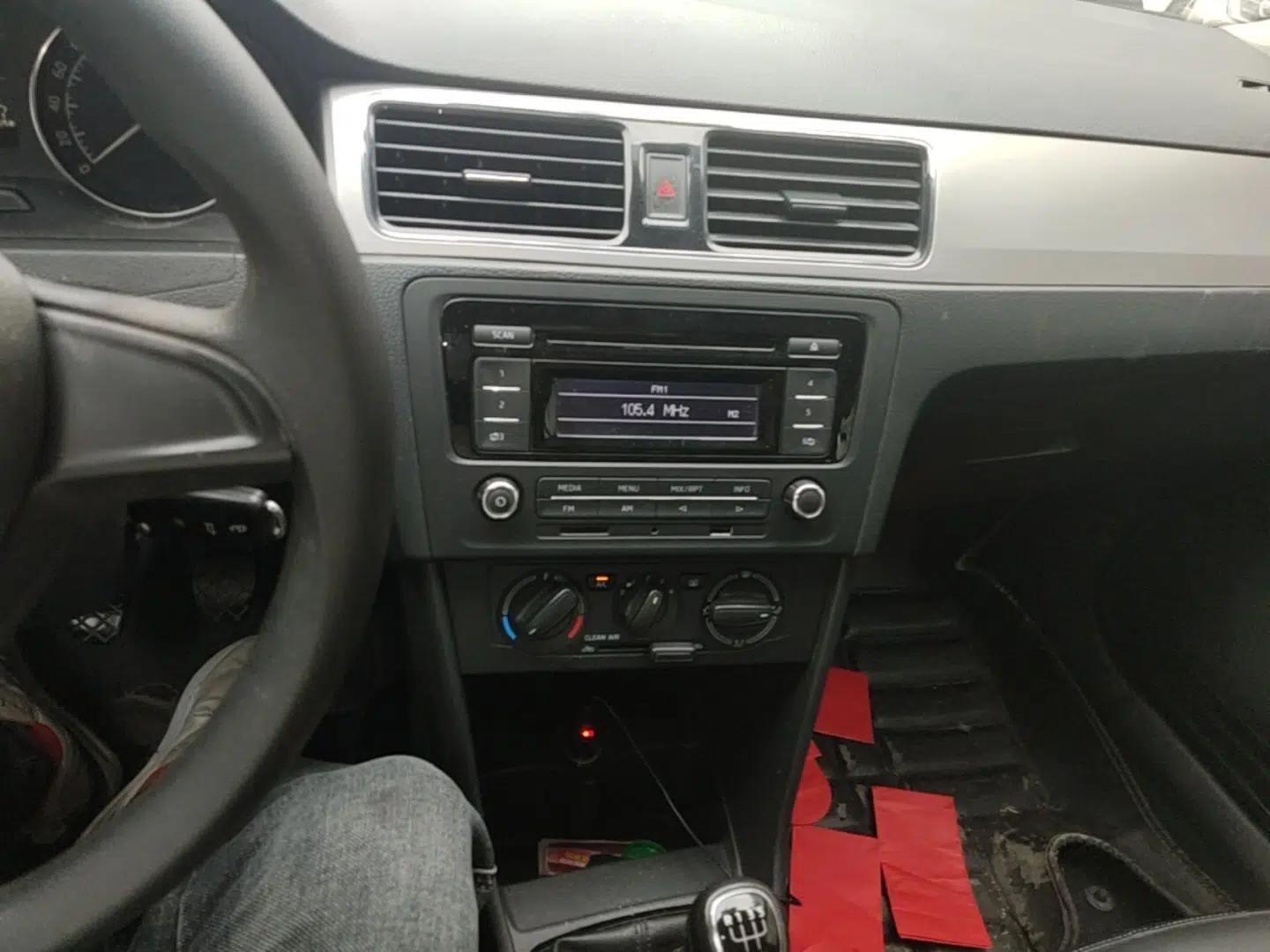 Skoda Rapid Spaceback 2016 1.6L Manual Trend Edition — миниатюра 15