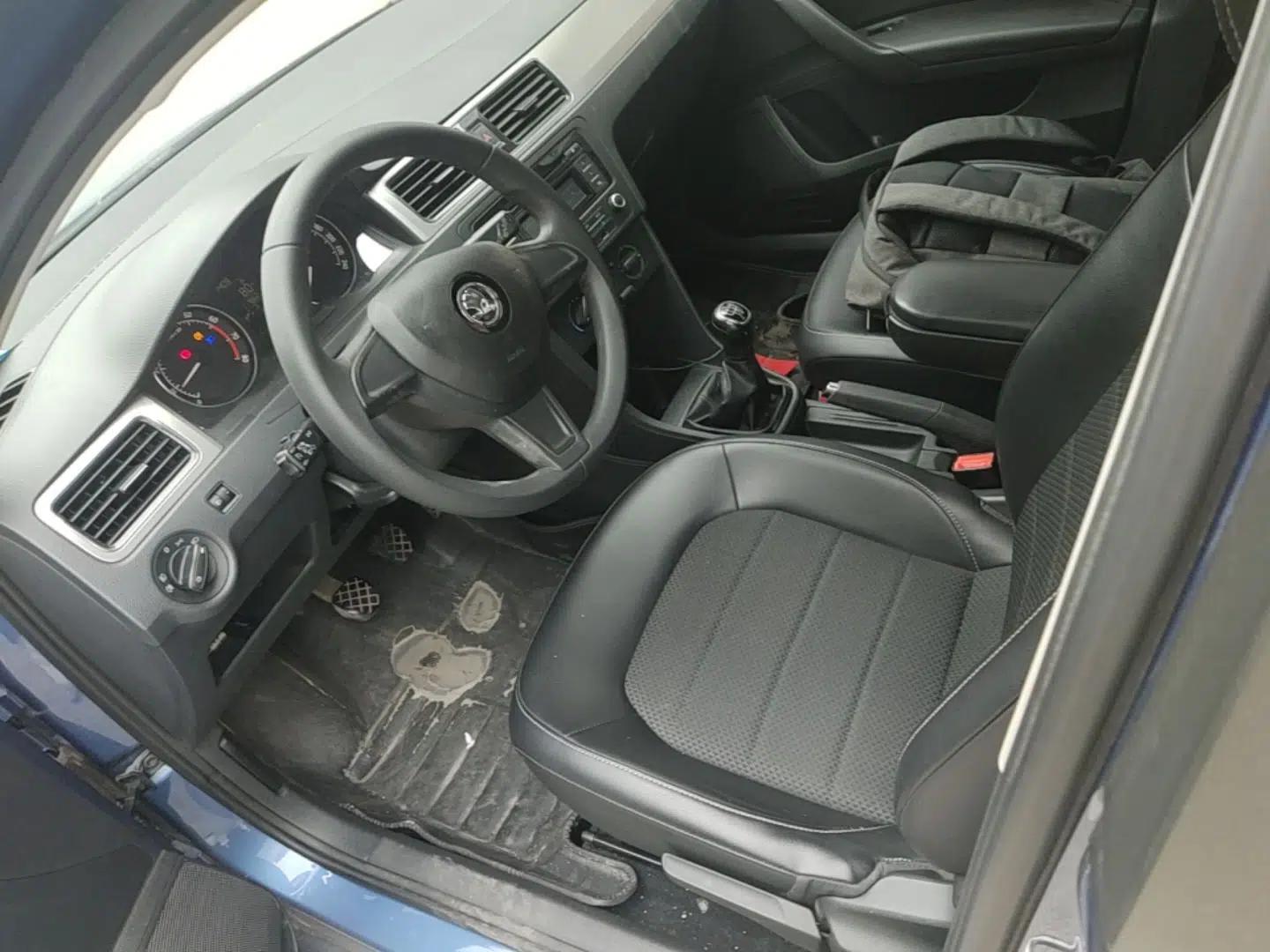Skoda Rapid Spaceback 2016 1.6L Manual Trend Edition — миниатюра 17