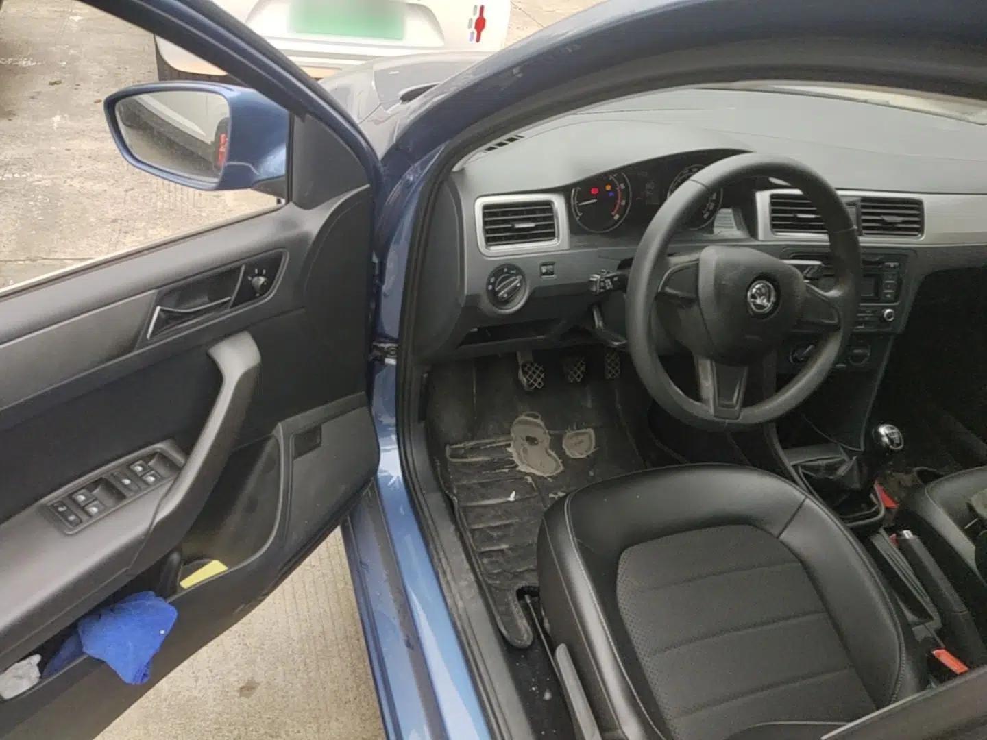 Skoda Rapid Spaceback 2016 1.6L Manual Trend Edition — миниатюра 18