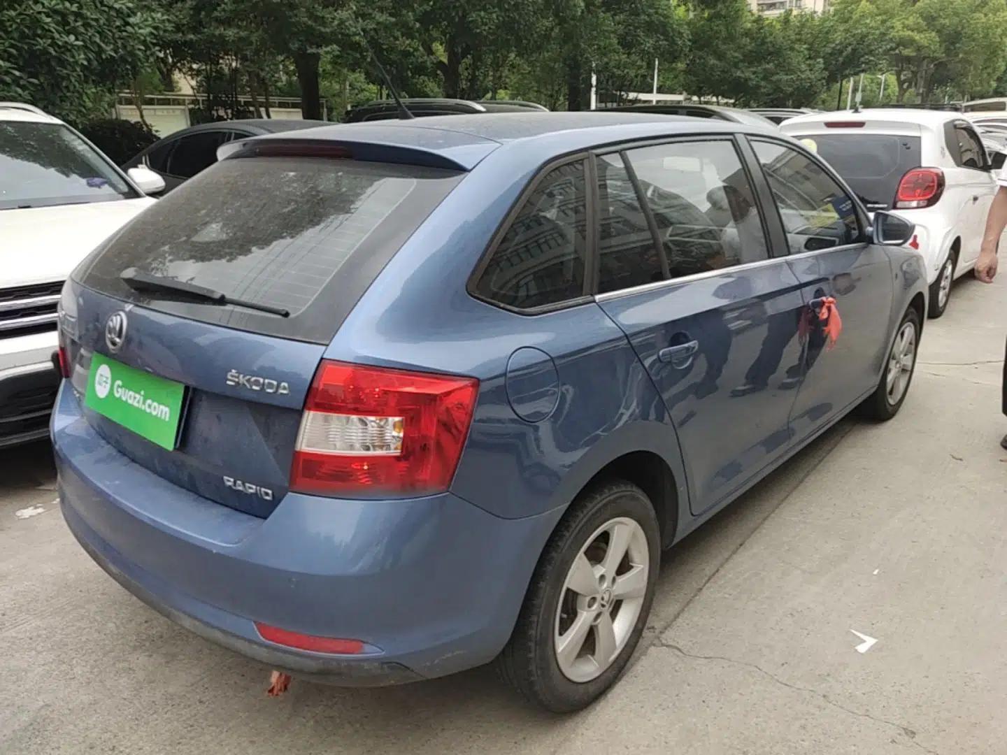 Skoda Rapid Spaceback 2016 1.6L Manual Trend Edition — миниатюра 4