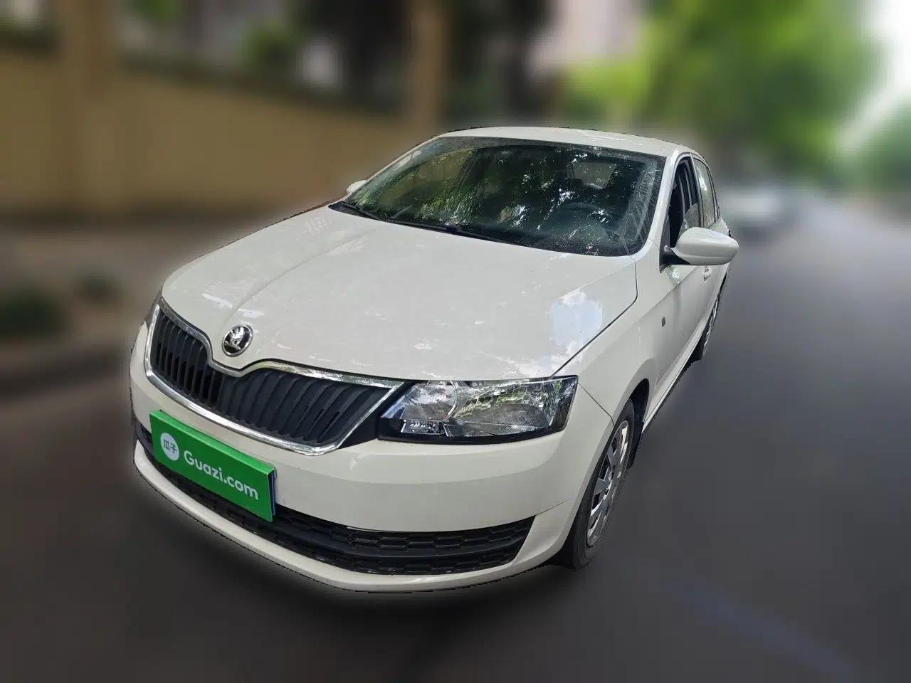 Skoda Rapid Spaceback 2014 1.6L Manual Enjoyment Edition — миниатюра 1