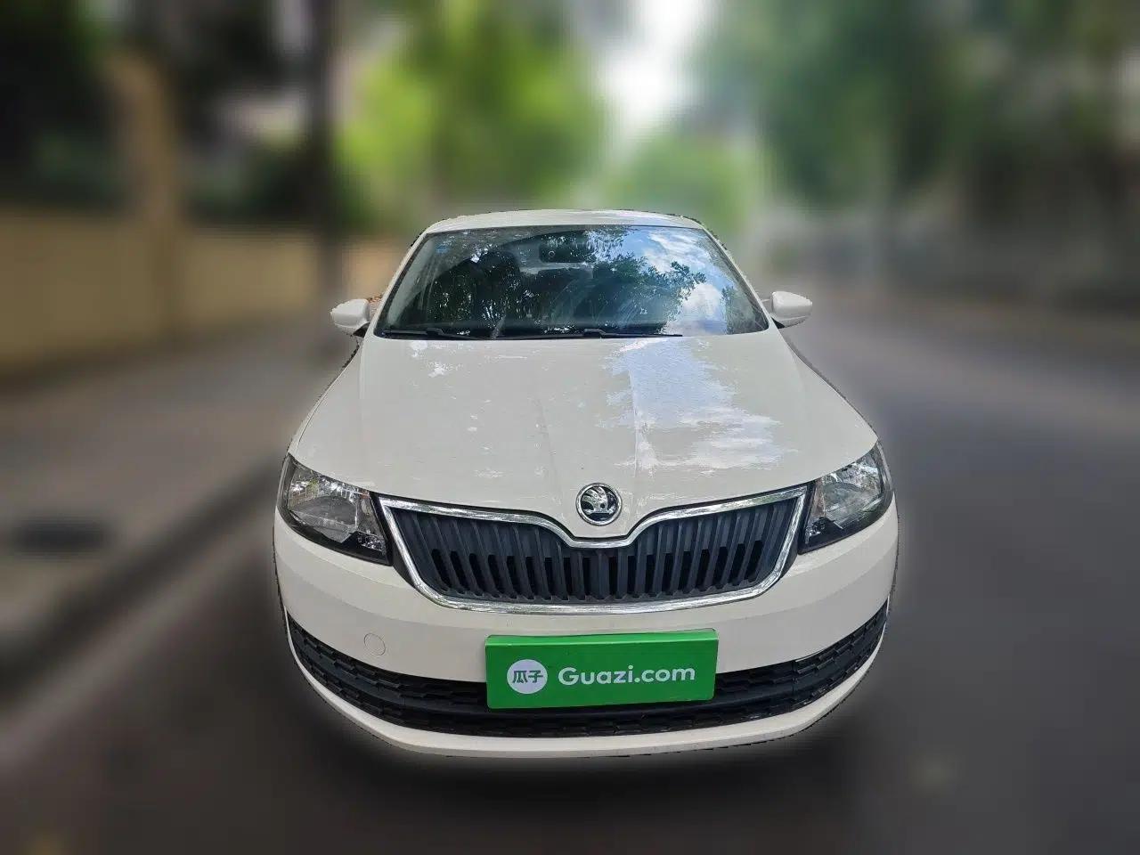 Skoda Rapid Spaceback 2014 1.6L Manual Enjoyment Edition — миниатюра 2