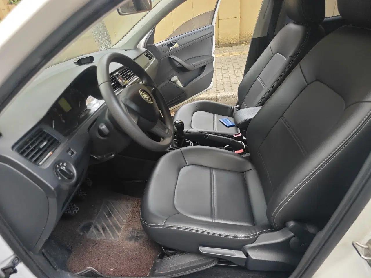 Skoda Rapid Spaceback 2014 1.6L Manual Enjoyment Edition — миниатюра 16