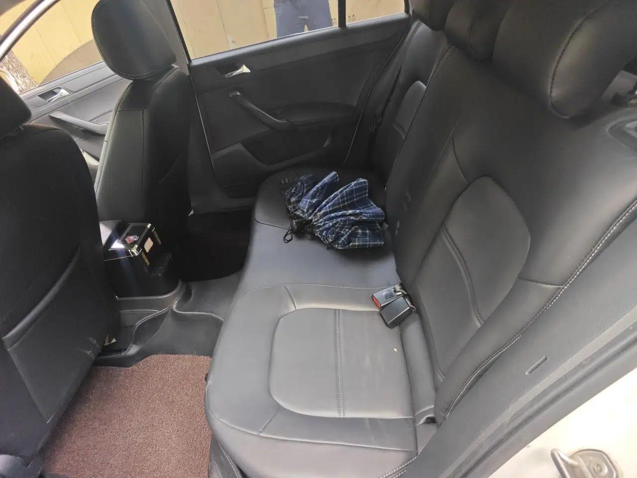 Skoda Rapid Spaceback 2014 1.6L Manual Enjoyment Edition — миниатюра 18