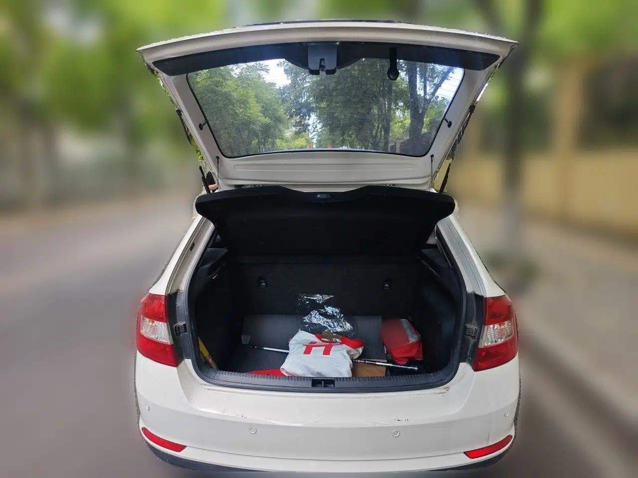 Skoda Rapid Spaceback 2014 1.6L Manual Enjoyment Edition — миниатюра 20