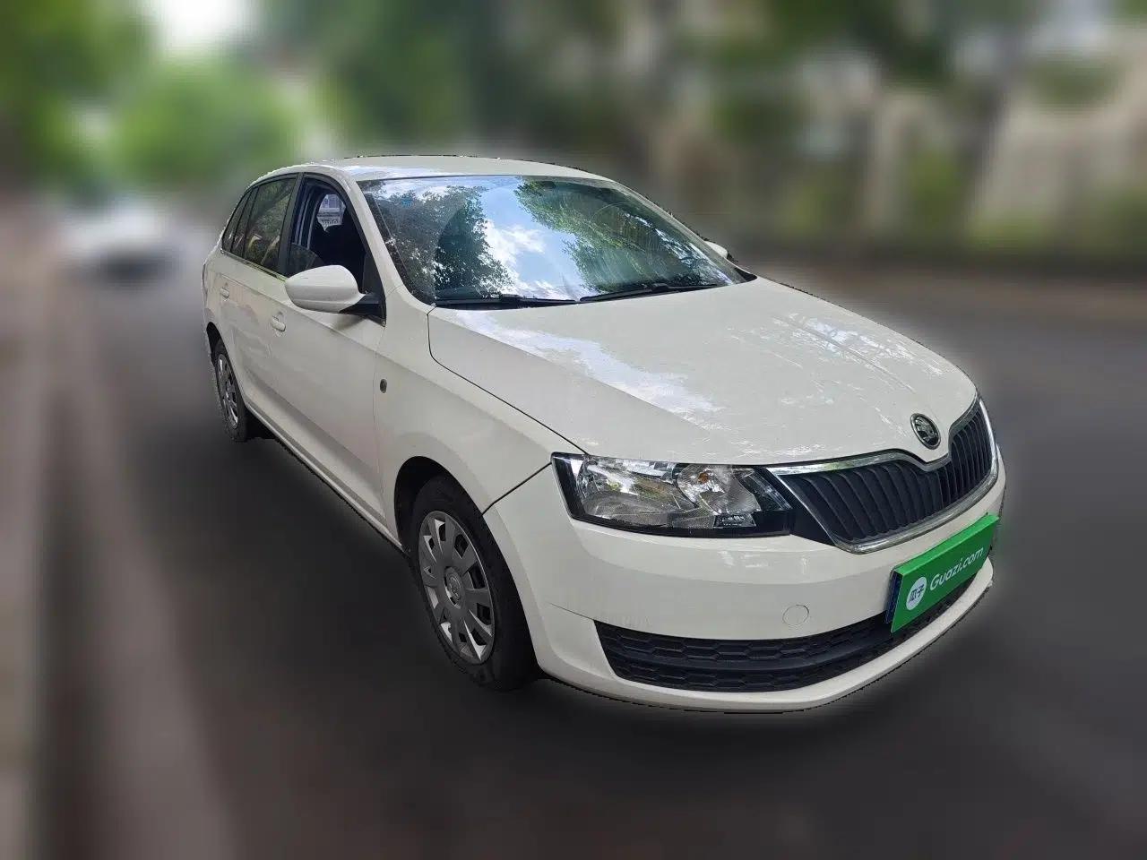 Skoda Rapid Spaceback 2014 1.6L Manual Enjoyment Edition — миниатюра 3